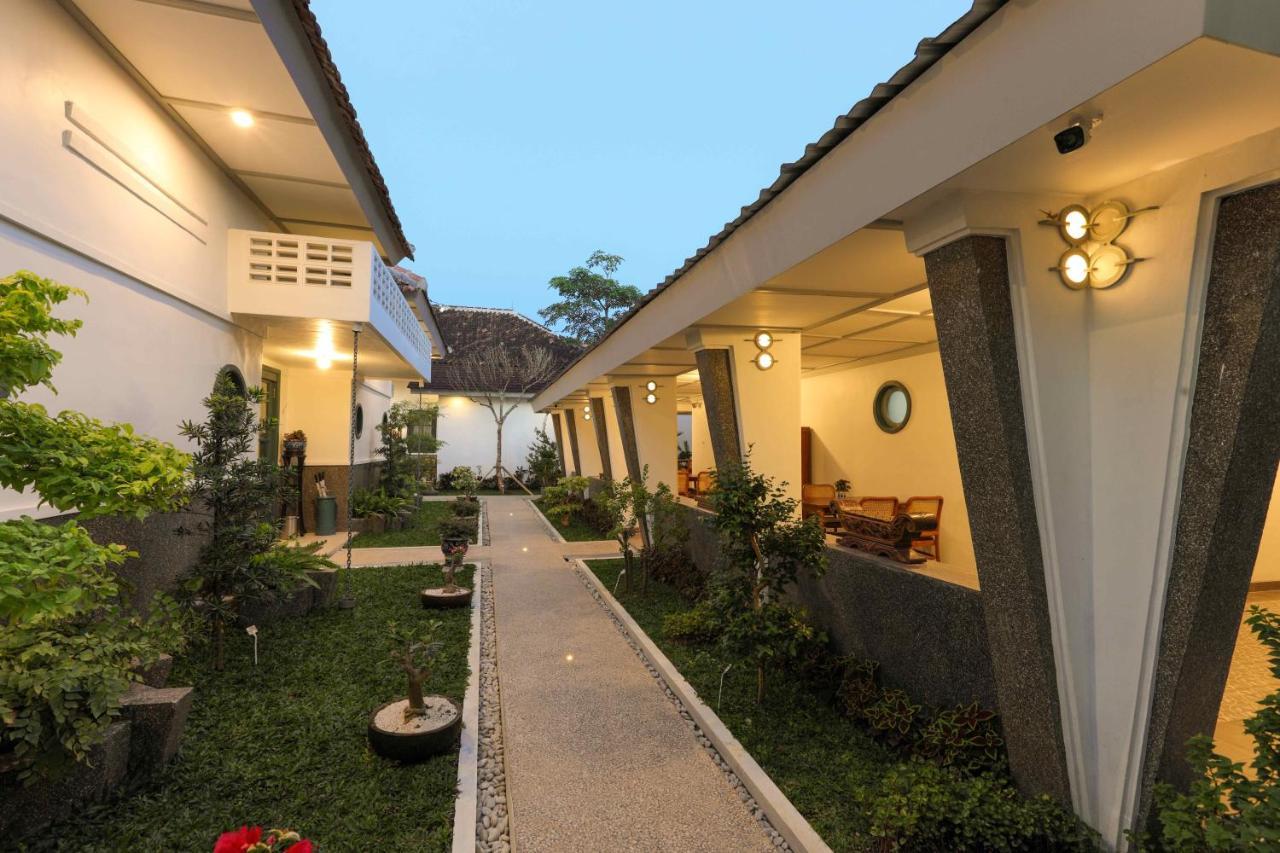 Ceria Hotel At Alun Alun Jogjacarta Exterior foto
